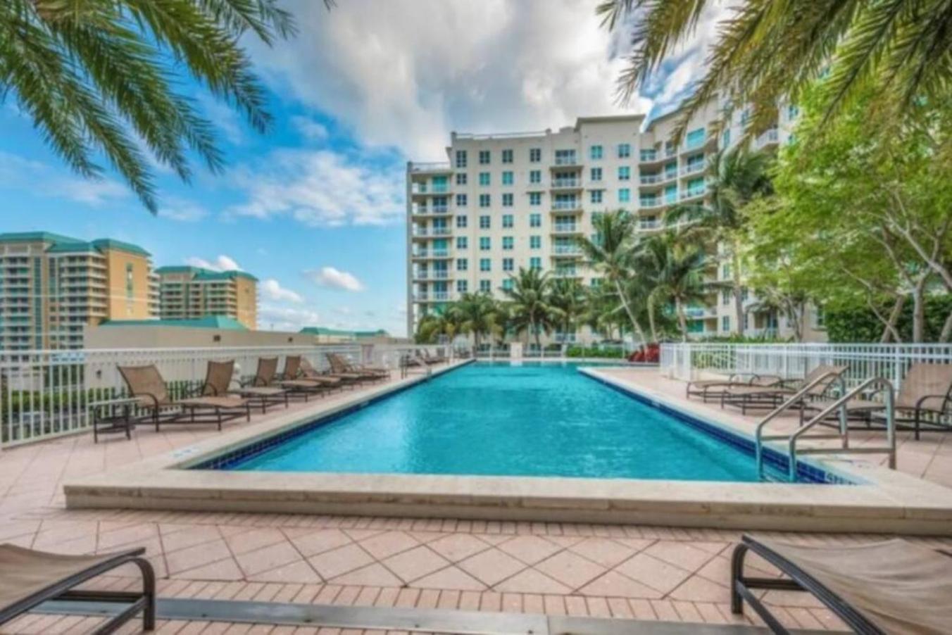 Apartment In Casa Costa Condo!Beach Pass Included Boynton Beach Exterior photo